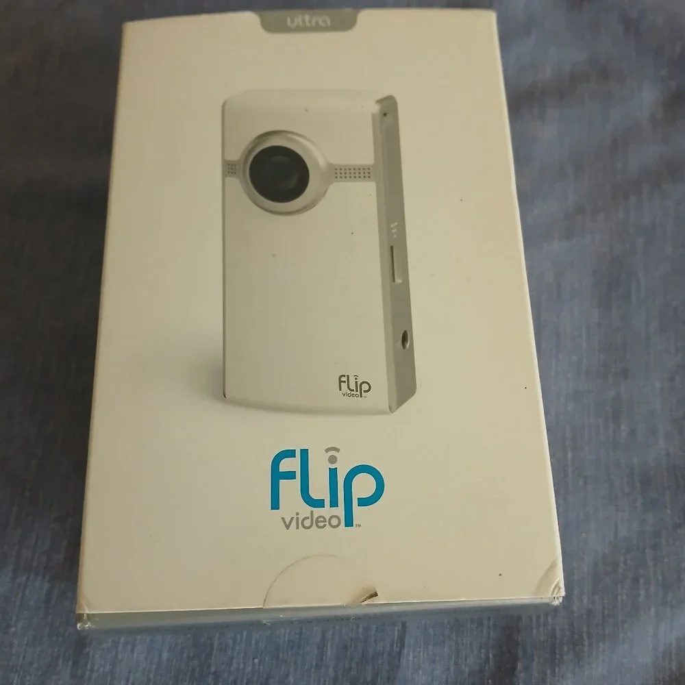 Ultra Flip Video White & Silver 4 GB Memory records 120 min